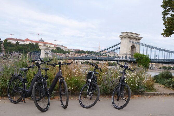3-Hour Budapest E-Bike Adventure! - Crossing Liberty Bridge to the Buda side