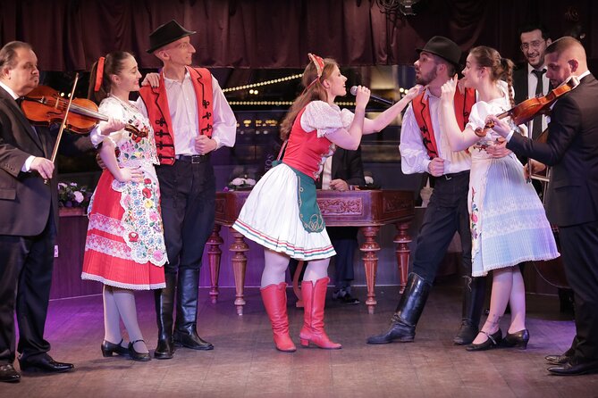 4 Course Dinner Cruise with Operetta, Folk Show and Welcome Drink - The first views: Buda Castle and the Bazaar Gardens