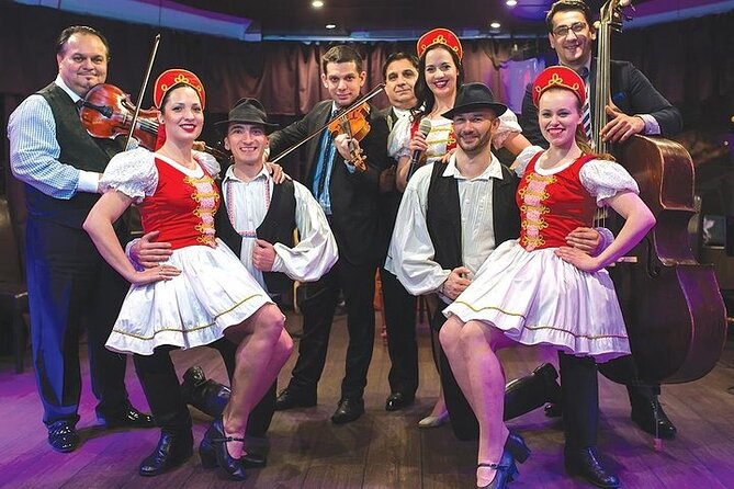 4 Course Dinner Cruise with Operetta, Folk Show and Welcome Drink - The welcome drink and the four-course dinner