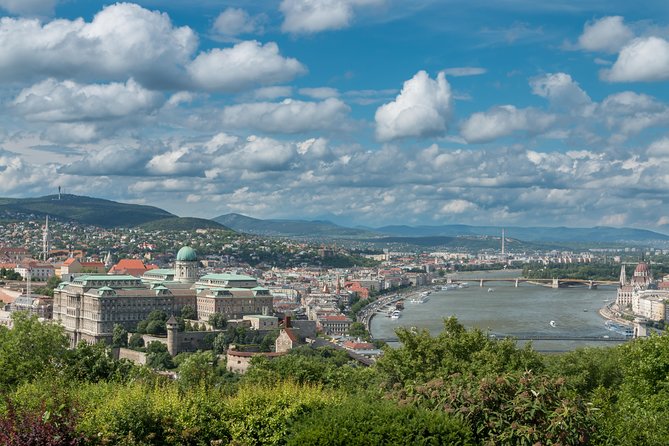 4 hours long private minivan tour in Budapest - A four-hour introduction to both sides of Budapest