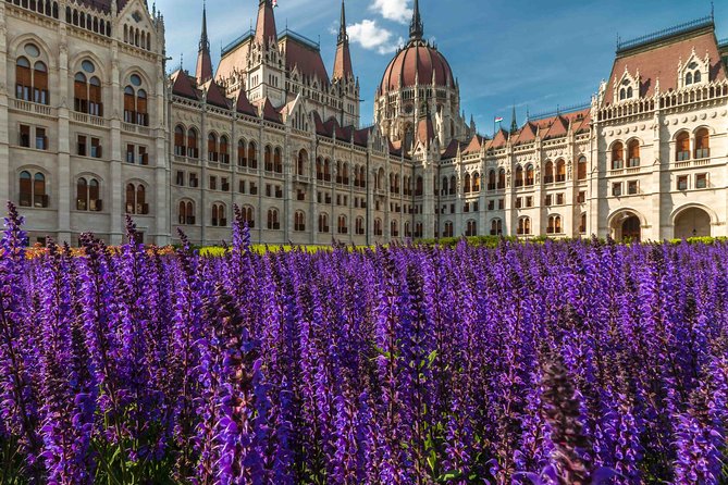 4 hours long private minivan tour in Budapest - Matthias Church and Fisherman’s Bastion in the Castle District