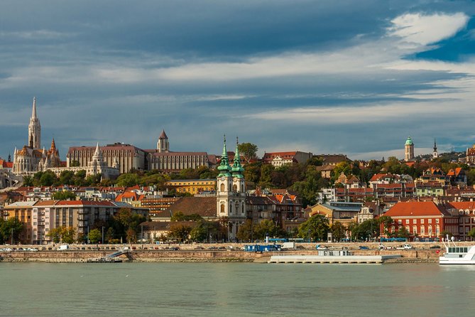 4 hours long private walking tour in Budapest - Is $324.06 a good price?