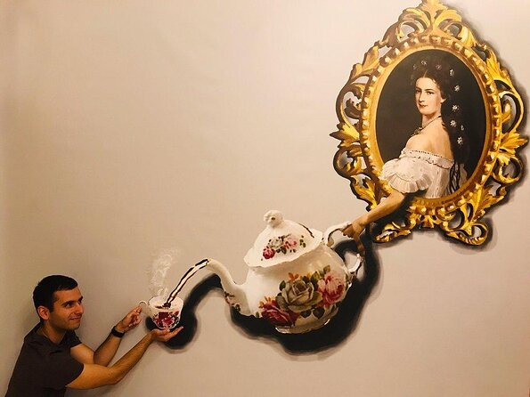 Adult Ticket in 3D Gallery Budapest - Turning flat paintings into funny photographs
