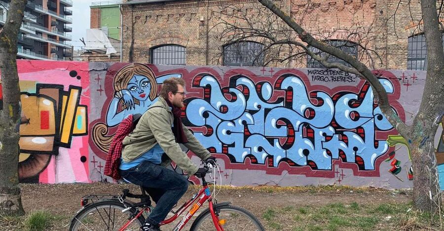 Alternative Bike tour: Graffiti Wall and Peace - Margaret Island brings a quieter stretch