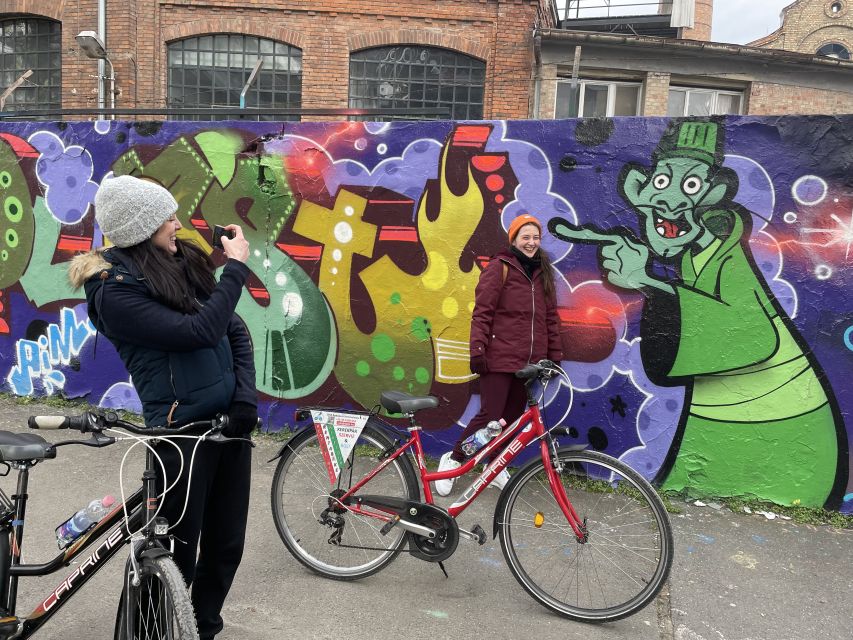 Alternative Bike tour: Graffiti Wall and Peace - The legal graffiti wall and local creativity