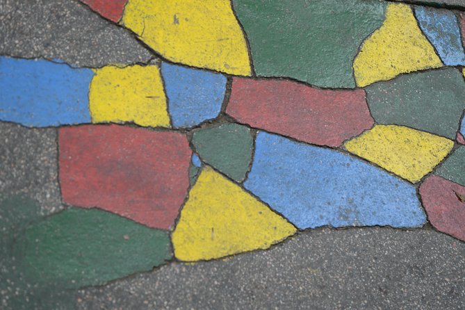 Alternative Street Art Free Walking Tour of Budapest - Starting point, timing, and group size
