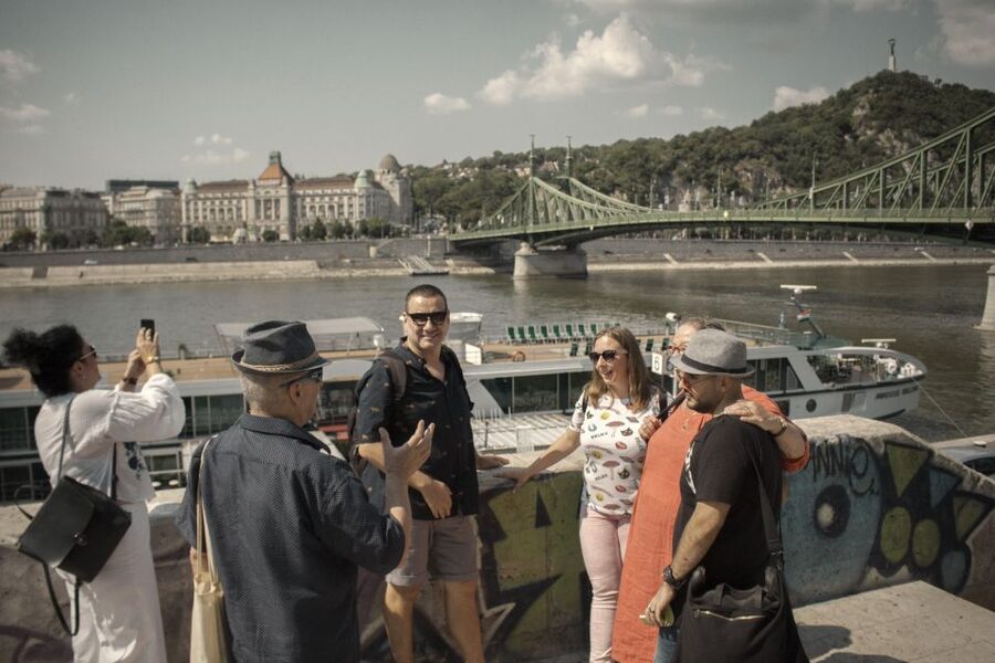Art Nouveau Tour in Budapest: 3-Hour Private Tour - Reading the decorative façades