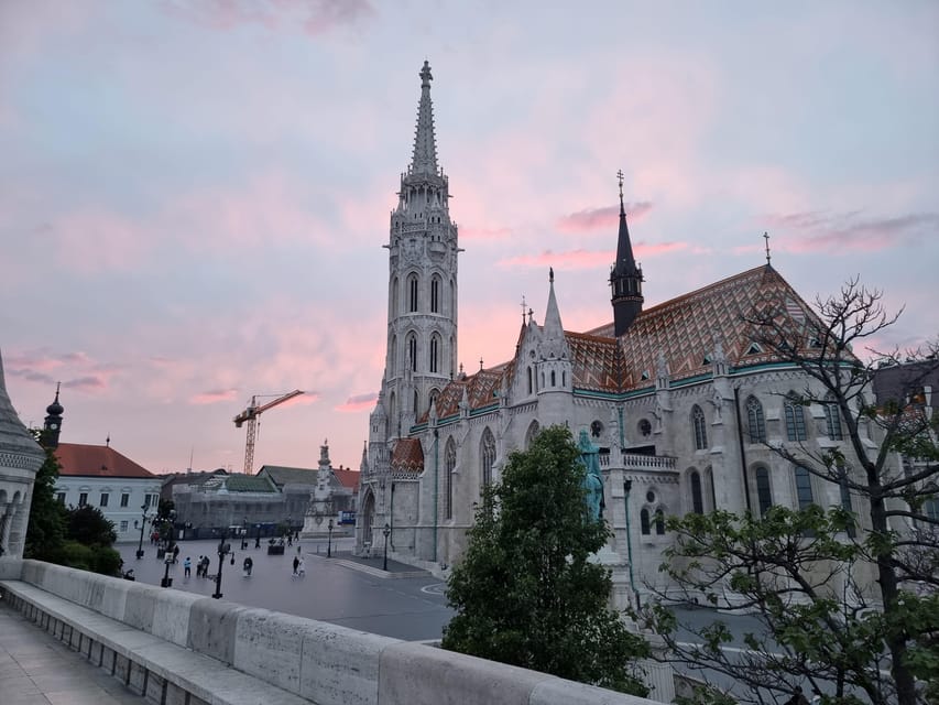 BloodThirsty Hungary: Walking tour & Dark Historical Stories - Ősforrás and the Zsolnay fountain