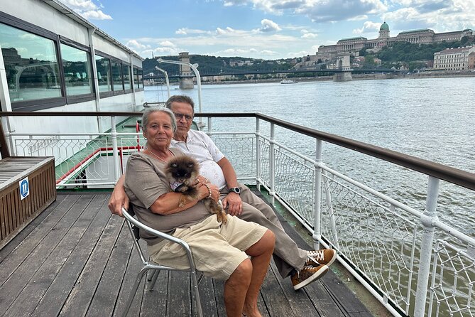 Bottomless Brunch and Cruise with Prosecco in Budapest - The one-hour route past Budapest’s landmarks