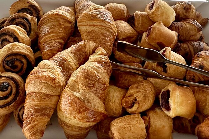 Bottomless Brunch and Cruise with Prosecco in Budapest - The main drawback: meal service and movement