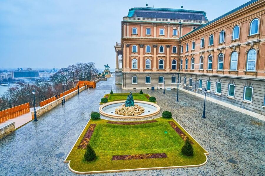 Buda Castle District and Matthias Church Private Tour - How the two-hour private format works
