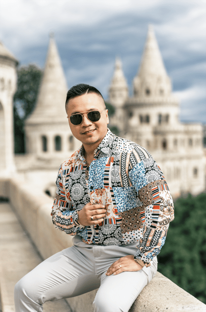 Buda Castle: Private photoshoot with a local guide - Who should book this experience