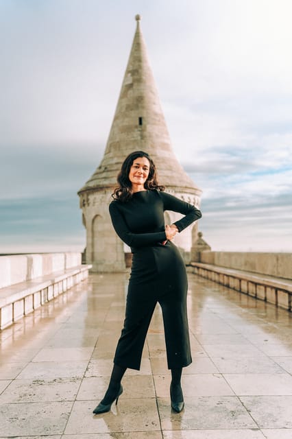 Buda Castle: Private photoshoot with a local guide - Small details that make the hour easier