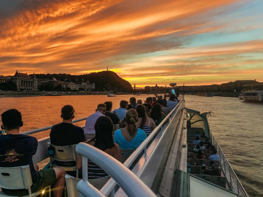 Budapest: 1-Hour Evening Sightseeing Cruise with Drink - FAQ