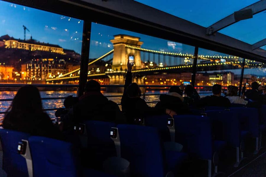 Budapest: 1-Hour Evening Sightseeing Cruise with Drink - The route from Chain Bridge to Buda Castle