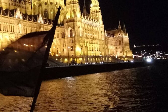 Budapest: 1-Hour Highlights Cruise with Welcome Drink - What the one-hour route shows you