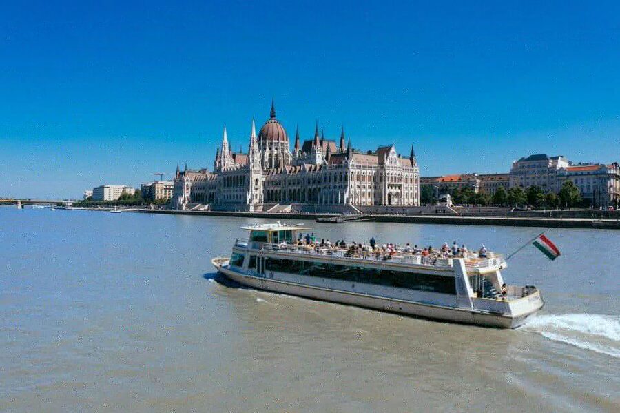Budapest: 1-hour Sightseeing Danube River Cruise - Seating, sound, and comfort