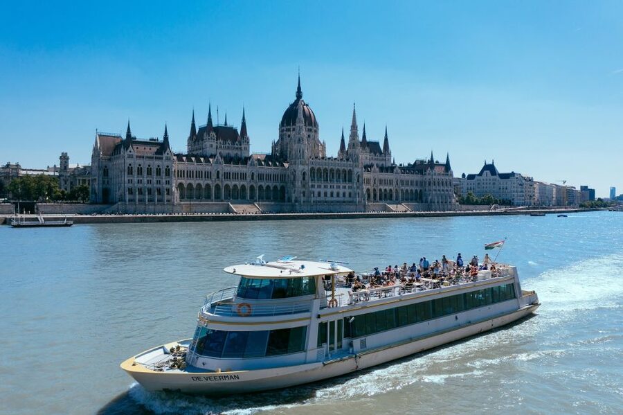 Budapest: 1-hour Sightseeing Danube River Cruise - Castle Hill from the river