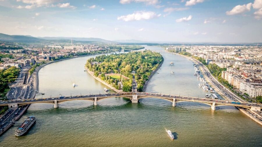 Budapest: 1-hour Sightseeing Danube River Cruise - Elizabeth Bridge and Gellért Hill