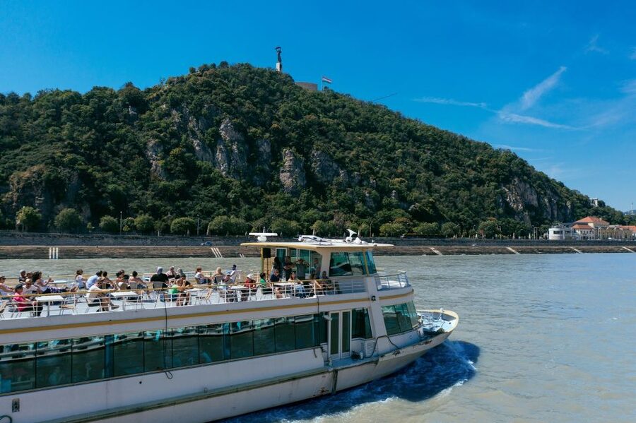 Budapest: 1-hour Sightseeing Danube River Cruise - What the $17 price really buys you