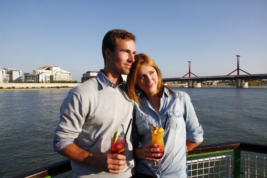 Budapest: 1 hr Sunshine Booze Cruise with Prosecco - What the lack of a guide means