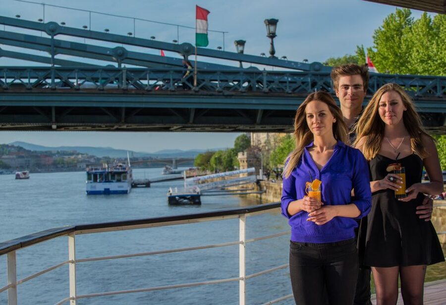 Budapest: 1 hr Sunshine Booze Cruise with Prosecco - How the one-hour timing works for your day