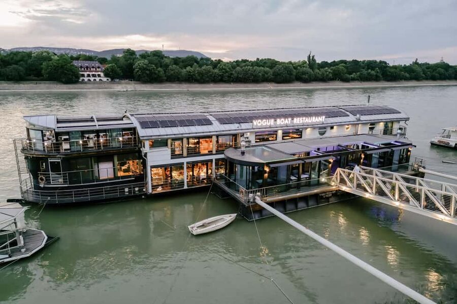 Budapest: 2-Course Dinner for 2 on a Boat Restaurant - Arriving at the Vogue boat restaurant