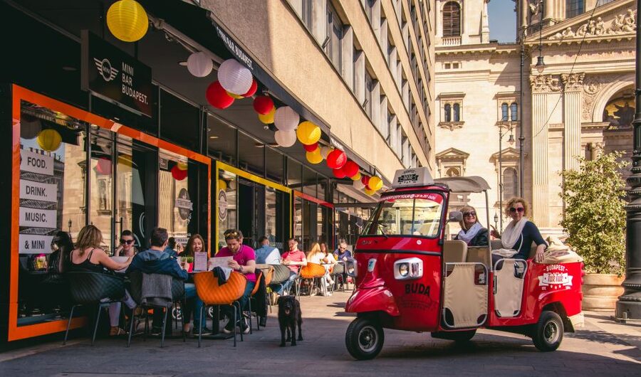 Budapest: 2-Hour Private TukTuk Tour - Who should book the two-hour version?