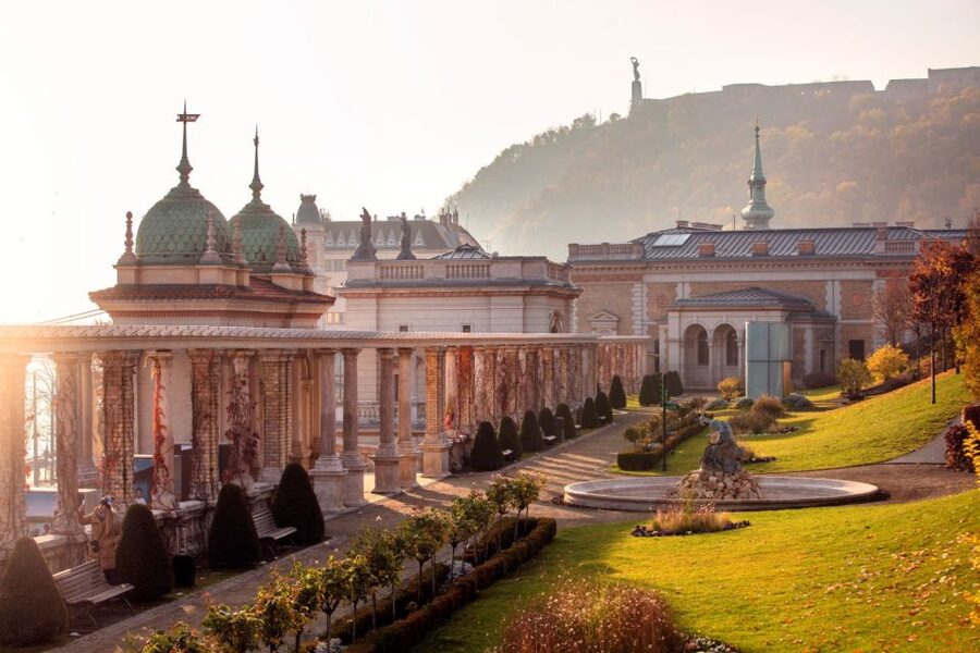 Budapest: 3-hour City Tour with Castle Walk + 1-hour Cruise - Gellért Hill and Budapest from above