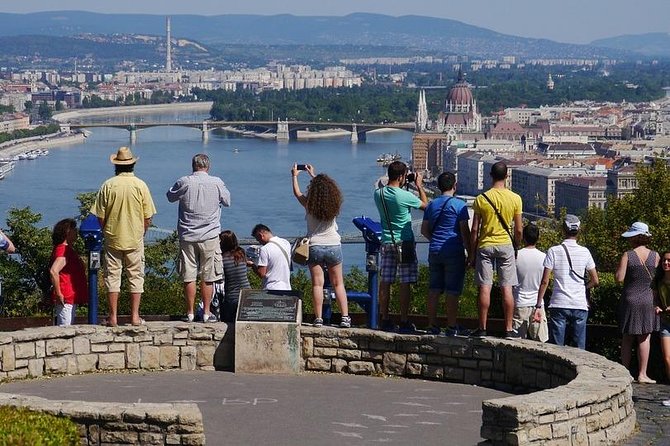 Budapest: 3-Hour Live-guided Bus Tour and 1-hour River Cruise - Who should book this tour?