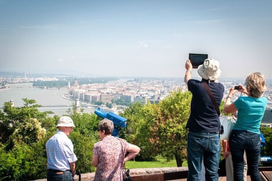 Budapest: 3-Hour Live Guided Sightseeing Tour - Should you book it?