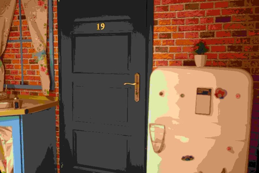 Budapest: 90s Sitcom Escape Room Adventure with Drinks - Practical timing and booking advice