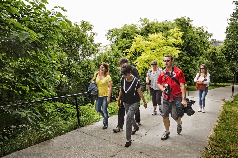 Budapest: All in One Walking Tour with Strudel House Stop - The guides are a major part of the experience