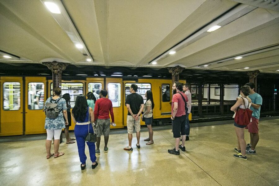 Budapest: All in One Walking Tour with Strudel House Stop - Who should book it?