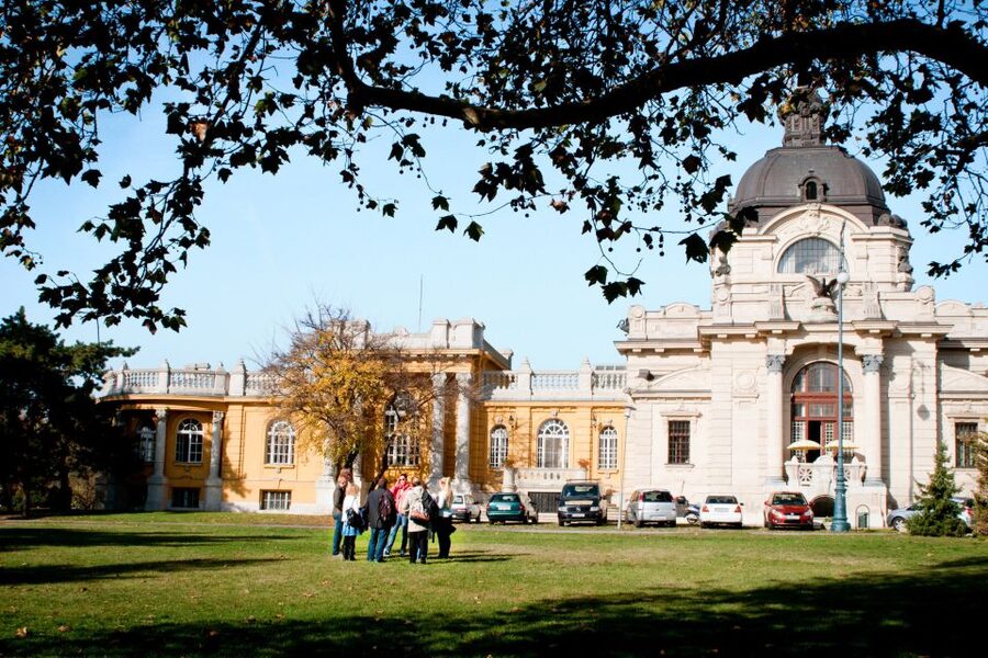 Budapest: All in One Walking Tour with Strudel House Stop - City Park adds baths and castle shapes