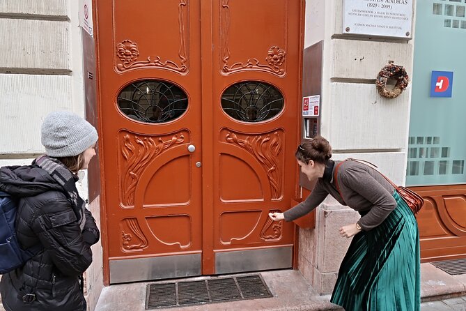 Budapest Art Nouveau Walking Tour - Gresham Palace: a grand opening lesson