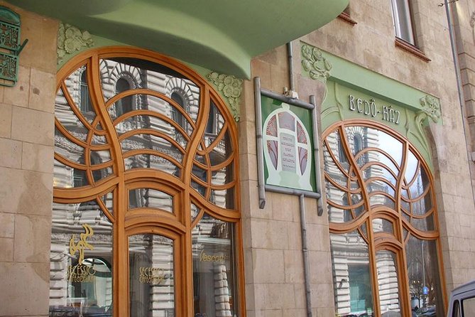 Budapest Art Nouveau Walking Tour - Thonet House and the importance of Zsolnay tiles