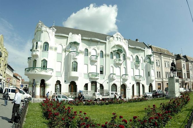 Budapest Art Nouveau Walking Tour - Kazinczy Street Synagogue and a different Art Nouveau setting