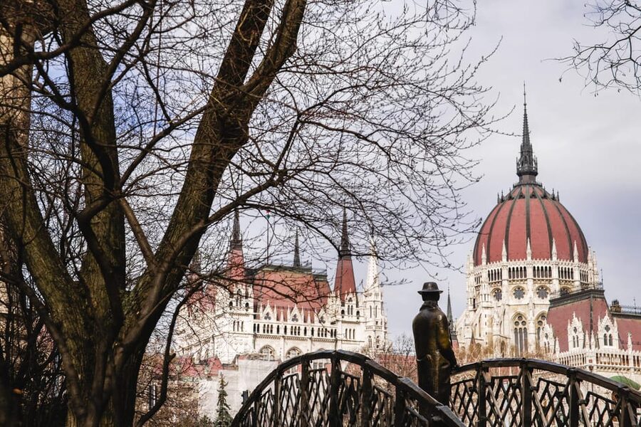 Budapest: Assist the Authorities Outdoor Escape Room Game - Following the first clue from the Fat Policeman
