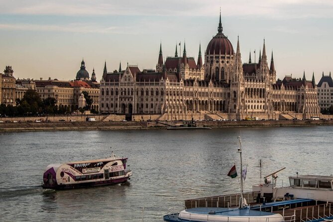 Budapest Audio Guide Cruise with Day, Sunset and Night Options - Daylight, sunset, or night?