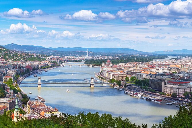 Budapest Audio Guide Cruise with Day, Sunset and Night Options - Price, crowding, and what you receive