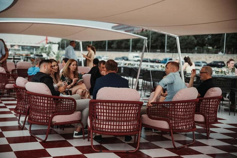Budapest: BBQ Dinner Cruise w/ Live Music & Unlimited Drinks - What the 2.5-hour route gives you