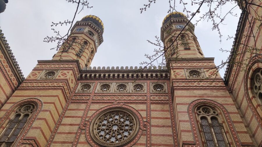 Budapest: Best of Downtown and Jewish Quarter Tour - Starting beside Parliament and the Gyula Andrássy statue