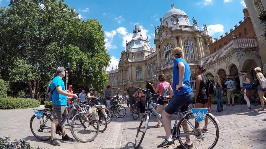 Budapest Bike Tour with a Hungarian Goulash - Why a bicycle works so well in Budapest