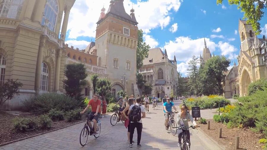 Budapest Bike Tour with a Hungarian Goulash - What the guides add to the experience