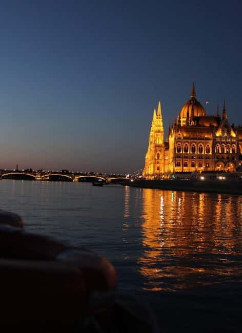 Budapest: Boat Cruise with Personal Guide and Drink - Parliament, Chain Bridge, and the illuminated riverfront
