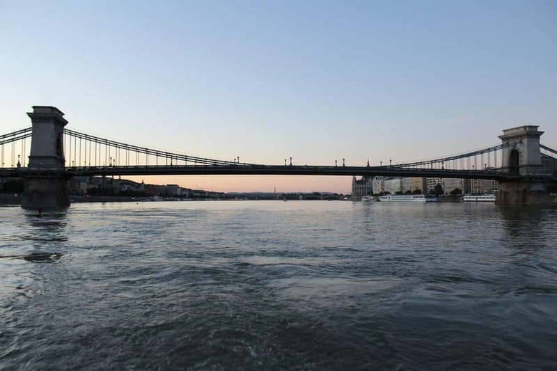Budapest: Boat Cruise with Personal Guide and Drink - What makes the guide worth paying for