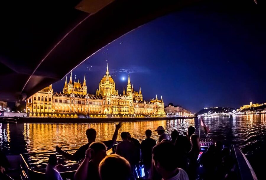 Budapest: Boat Party with option of Unlimited Drinks - Parliament, Buda Castle, and Chain Bridge after dark