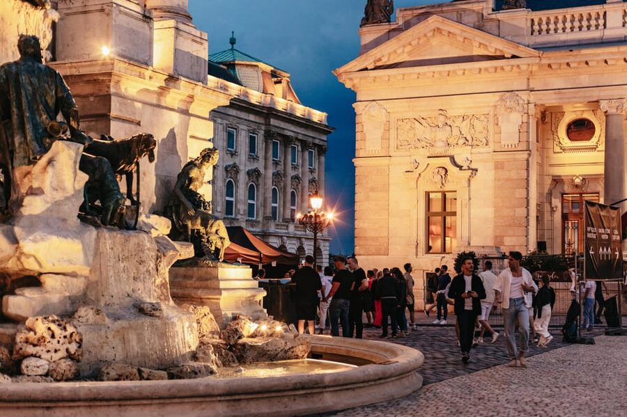 Budapest: Buda Castle District Vampires and Myths Night Tour - Buda Castle and the former royal world