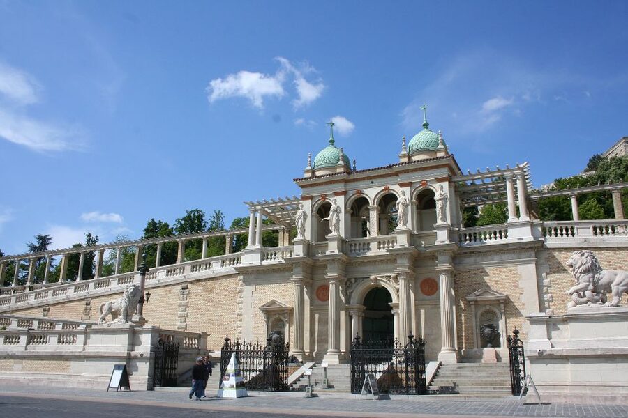 Budapest: Buda Castle Private Walking Tour - Beginning on Castle Hill